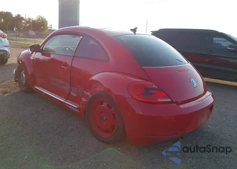 2015 Volkswagen Beetle 1.8T z USA, uszkodzony, nr VIN 3VWJ07ATXFM643271